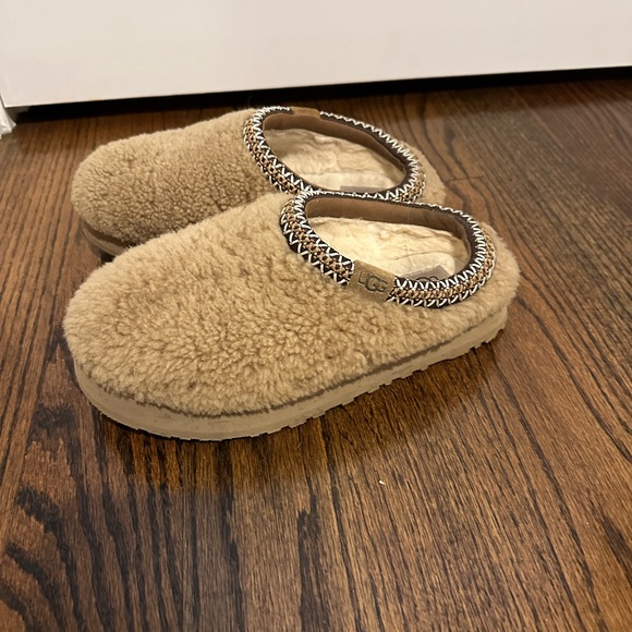 Ugg Tazz Maxi Curly Genuine Shearling Slipper - Youth - Picture 5 of 11